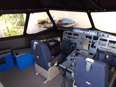 PÔLE AÉRONAUTIQUE : Le cockpit A320 prend forme à la Ferme des Etoiles